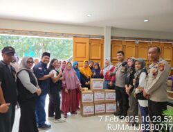 Wakapolda Riau Bersama Kapolresta Dan Kapolsek Payungsekaki Gelar Jum’at Berkah di Rumah (JB)