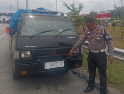 GERAK CEPAT PERSONEL SAT PJR DI TOL PERMAI AMANKAN PENGENDARA LAWAN ARUS DI TOL PERMAI