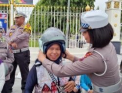 TAK HENTI KAMPANYE KESELAMATAN BERLALU LINTAS DI CFD PEKANBARU PULUHAN HELM SNI DIBAGIKAN