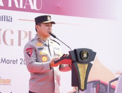 Dirlantas Polda Riau Dampingi Kapolda Riau lepaskan Peserta Mudik Gratis Kebangsaan Polda Riau Bersama Cipayung Plus