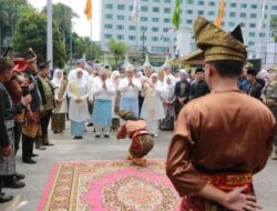 Gubernur dan Para Kepala Daerah Se-Riau Disambut Meriah di LAMR Pekanbaru