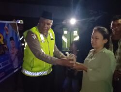 TIM SAHUR ON THE ROAD DITLANTAS POLDA RIAU SAMBANGI MASYARAKAT DI PENGUNGSIAN