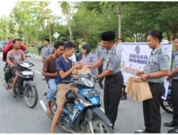 Ramadhan Penuh Berkah, Rutan Siak Berbagi Takjil Dengan Masyarakat
