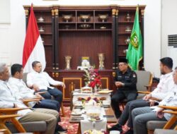 KPU RIAU RESMI KEMBALIKAN SISA DANA HIBAH PILKADA RIAU TAHUN 2024