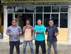Tersangka Pengeroyokan Diserahkan ke Jaksa Melalui Proses Tahap 2, Jodi Pratama Siap Diadili, Jhon Simber, S.H, Apresiasi Polsek Tenayan Raya Dalam Penegakan Hukum Yang Adil