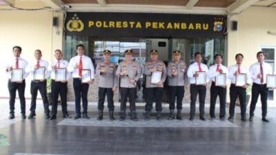 Kapolresta Beri Penghargaan Kepada Personel Atas Keberhasilan Ungkap Narkoba dan Kriminalitas