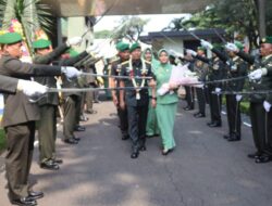 Tradisi Pelepasan Komandan Korem 052/Wijayakrama Penuh Haru dan Kehormatan