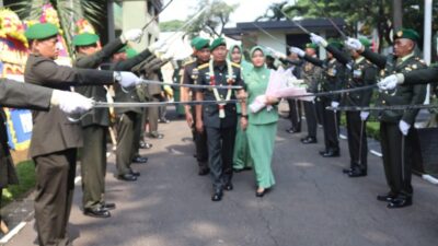 Tradisi Pelepasan Komandan Korem 052/Wijayakrama Penuh Haru dan Kehormatan