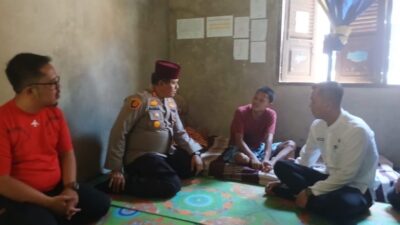 Kapolsek Kampar hadir untuk Masyarakat Tebar Kebaikan, Beri Bantuan, Sholat di Masjid, dan Sapa Warga