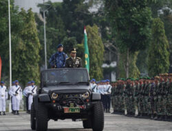 Kodam XIX/Tuanku Tambusai Gelar Upacara Peringatan HUT TNI Ke 80 Di Halaman Kantor Gubernur Riau
