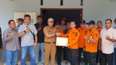 PBPBD kota Bekasi menyerahkan sartifiikat satgas katana dan kelana