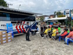 Polres Pelalawan Gelar Perpanjangan SIM Gratis, Bansos dan Program Green Policing Bersama Komunitas Ojek Online