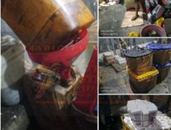 Dengan Bermodus : Botol Oli bekas dibersihkan, dan didganti label, dijual kembali ke gudang pengoplos