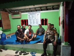 “Bhabinkamtibmas ‘Ronda’ Malam, ‘Pantau’ Satkamling Gunung Sahilan, ‘Pastikan’ Keamanan Lingkungan ‘Terjaga’!”