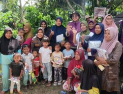 Tim Trauma Healing Mabes Polri turun ke Palembayan, Agam, untuk membantu memulihkan korban pascabencana.