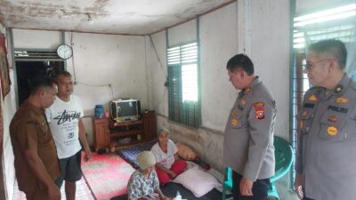 Kabag SDM Polres Kampar dan Kapolsek Kampar Cek Lahan Jagung di Pulau Jambu, Lanjutkan dengan Silaturahmi & Beri Bantuan ke Warga Kurang Mampu, ‘Polri Peduli’!”