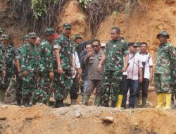 Kasad Tinjau Pembangunan Jembatan Armco di Hutanabolon, Tapanuli Tengah