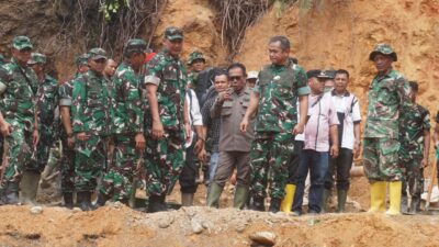 Kasad Tinjau Pembangunan Jembatan Armco di Hutanabolon, Tapanuli Tengah