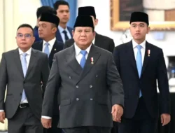 Presiden Prabowo Saksikan Sumpah Hakim Konstitusi dan Lantik Wamenkeu di Istana Negara
