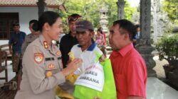 Kapolres Jembrana Salurkan Bantuan Sosial sebagai Wujud Kepedulian Polri saat Minggu Kasih di Manistutu