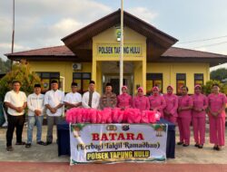 Sentuhan Humanis Polsek Tapung Hulu Berbagi Berkah Didepan Mapolsek