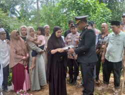 Kapolri Berikan Kenaikan Pangkat Luar Biasa kepada Aiptu Apendra yang Gugur Kawal Malam Takbiran, Kapolda Riau : Ini Jadi Warisan Abadi Akan Dedikasi dan Pengorbanan