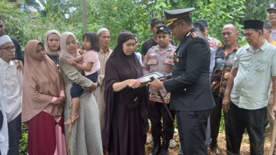 Kapolri Berikan Kenaikan Pangkat Luar Biasa kepada Aiptu Apendra yang Gugur Kawal Malam Takbiran, Kapolda Riau : Ini Jadi Warisan Abadi Akan Dedikasi dan Pengorbanan