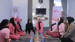 Sentuhan Hangat Bhayangkari untuk Keluarga Alm. Aiptu Apendra: Kunjungan dan Pemberian Tali Asih di Rumah Duka