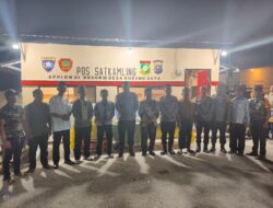 Kapolres Kampar Sambangi Pos Satkamling Perumahan Ginting Malam Hari, Beri Bantuan Dana dan Bibit Pohon untuk Warga Kubang Jaya