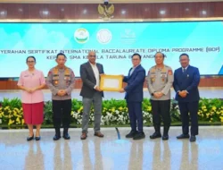 Terima Sertifikat Internasional IBDP dari IBO, Kapolri Siapkan SMA Kemala Taruna Bhayangkara Jadi Sekolah Unggulan
